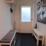 Guestfirst- Relax By The Sea 4 Min To Free Parking Huoneisto