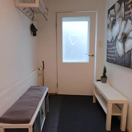 Relax By The Sea 4 Min To Free Parking Apartment