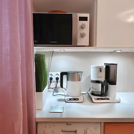 Relax By The Sea 4 Min To Free Parking Apartment *